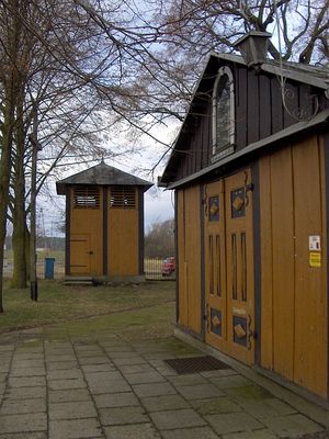 BRWILNO
Dzwonnica i fragment kościelnej kruchty.
Słowa kluczowe: Brwilno