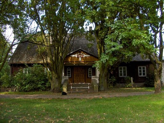 Karwosieki - Cholewice
Opuszczony dwór z II połowy XIX wieku.
Słowa kluczowe: Karwosieki Cholewice