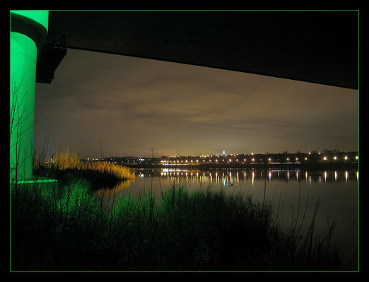 widok na prawy brzeg wisły
* * * *
spod mostu solidarności
Słowa kluczowe: Most Solidarności