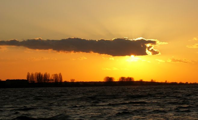 Zachód słońca nad Wisłą
Słowa kluczowe: zachód słońce Wisła