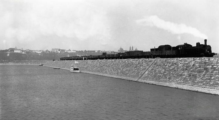 bulwar nadbrzeżny i pociąg
Radziwie przed 1939r.
Słowa kluczowe: bulwar nadbrzeżny i pociąg przed 1939r.