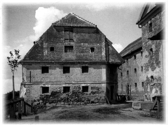 Spichlerze za kościołem farnym
ok. 1930 r.

Autor: Aleksander Maciesza
