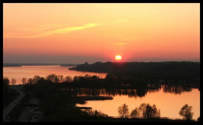 Zachód słońca nad wisłą
