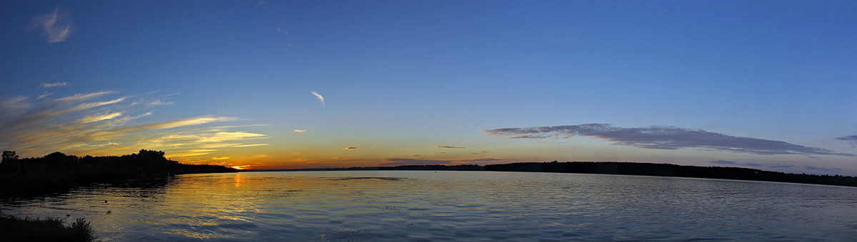 Duninowski zachodzik
Panorama z ręki --> 20 kadrów
Pozdrowienia dla miłośników zachodzącego słońca :)
