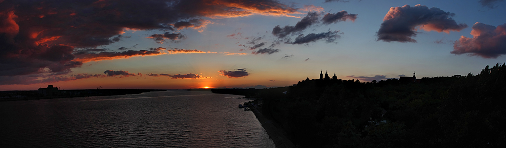 Płocki zachodzik
Panorama z mostu 9 kadrów z ręki.
Z pozdrowieniami dla "kesja01"
