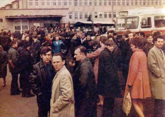 FMŻ - pracownicy opuszczający zakład
