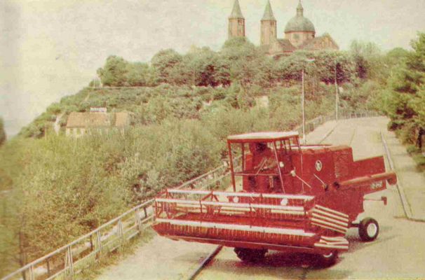 Prezentacja kombajnu zbożowego Bizon
