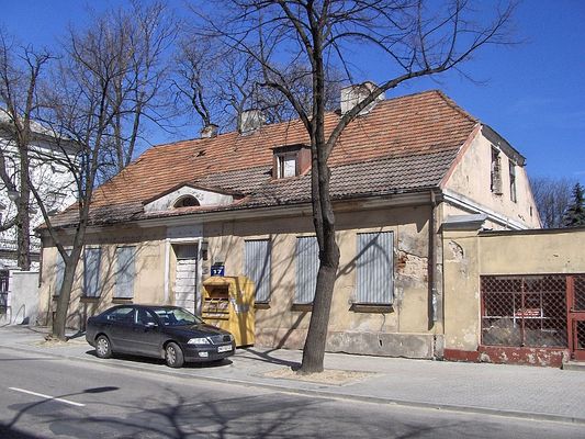 W oczekiwaniu na wyrok
Dom sąsiad kamery pruskiej, prawdopodobnie do rozbiórki.
