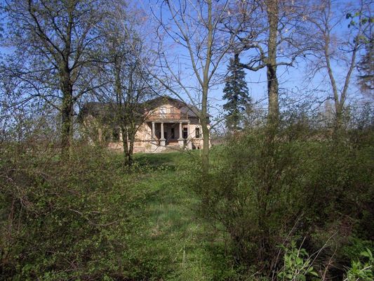 W dziwnym ogrodzie
Zdewastowany park i dwór w Rembielinie.
Słowa kluczowe: Rembielin dwór