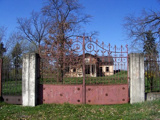 Zamknięty dwór
Dwór w Rembielinie.
Słowa kluczowe: Rembielin dwór