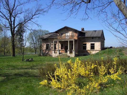 Wiosna w Rembielinie
Kwitnące forsycje w parku przy dworze.
Słowa kluczowe: Rembielin dwór