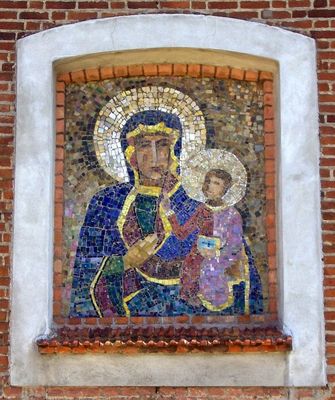 Mozaika
Madonna nad wejściem kościoła w Drobinie.
Słowa kluczowe: Drobin