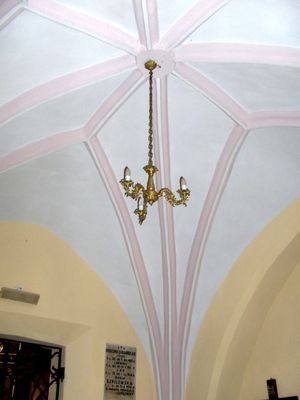 Miszewo Murowane
Kościół - o gotyckim pięknie sklepienia nawy, skromnie przypomina żebrowane sklepienie kruchty.
