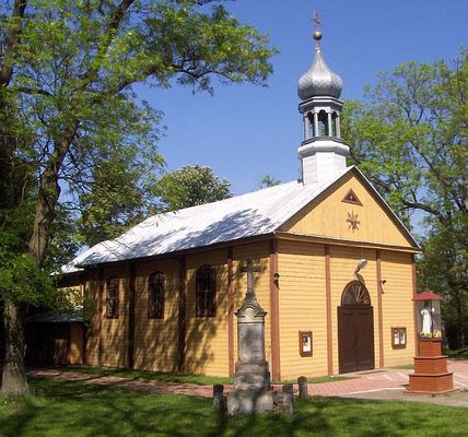 Święcieniec
Kościół parafialny św. Atanazego i Wincentego otoczony starym, nieczynnym cmentarzem.
Słowa kluczowe: Święcieniec