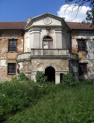 Staroźreby - Pałac
Taras, pałac jest remontowany, widoczne nowe: okna, dach, kominy.
Słowa kluczowe: Staroźreby