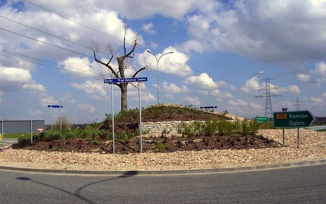 Rondo 19 pp Odsieczy Lwowa
Rondo z kopcem w Radziwiu.
