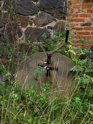 Karwosieki - Cholewice
Koło szlifierskie obok dworskiej kuźni.
Słowa kluczowe: Karwosieki Cholewice