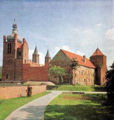 Z KSIĄŻKI "PŁOCK"
Zespół zamkowy na Wzgórzu Tumskim.
