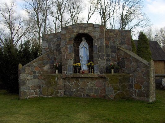 Troszyn Polski
Kapliczka obok kościoła.
Słowa kluczowe: Troszyn