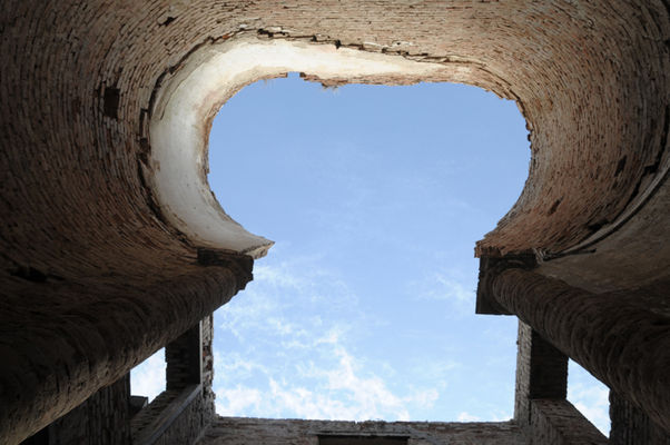 Remont pałacu w Studzieńcu
Pałac w Studzieńcu doczekał się nowego właściciela i remontu. Po remoncie ma być w nim posiadłość prywatna.  Widok z piwnicy na klatkę schodową inny rzut.
Słowa kluczowe: remont pałac studzieniec