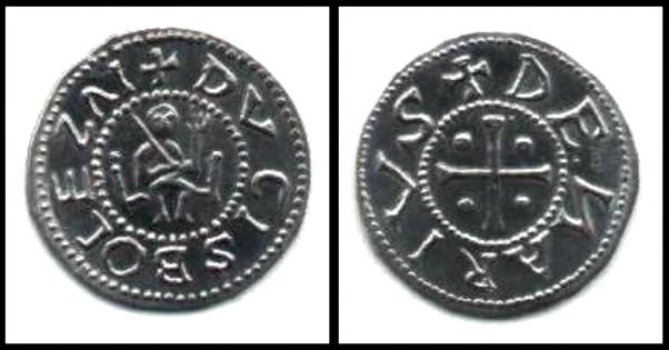 denar Bolesława Krzywoustego
Bolesław Krzywousty (1102-1138) wybijał w Krakowie denary "Ducis Bolezlai" około 1107-13 roku. Moneta ta powstała w okresie uzyskania władzy zwierzchniej przez Krzywoustego, walczącego ze swym bratem Zbigniewem. Wojna domowa zakończyła się zwycięstwem Bolesława, który do czasu oślepienia a potem zabicia brata posiadał władzę nieograniczoną. Zbrodnią tą naraził się wyższemu duchowieństwu i możnowładcom. Następne monety pokazują już Księcia Bolesława jako pokutnika. Moneta tu przedstawiona jest więc odbiciem stosunków politycznych sprzed zabicia Zbigniewa: Książe pokazuje siebie jako władcę jedynego, pełnego siły (miecz), błogosławiącego swój lud. Jest to jedno z niewielu monetarnych przedstawień władcy siedzącego na tronie. Awers kopii przedstawia władcę na wprost, siedzącego na tronie z mieczem w prawicy, lewa ręka w geście błogosławieństwa. Legenda: DUCIS BOLESLAI (Książe Bolesław). Na rewersie krzyż z 4 kulami pomiędzy ramionami. Legenda: DENARIVS (Denar) 
