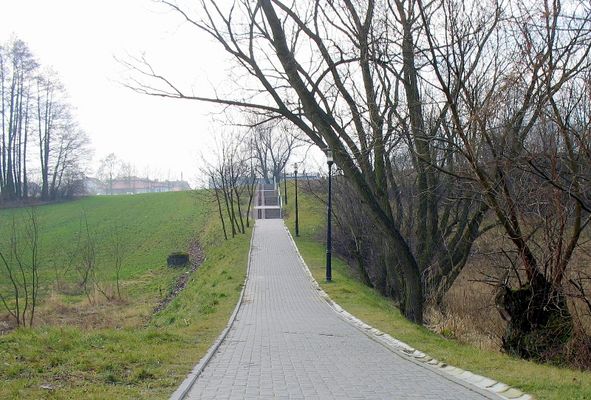 chodnik łączący nowe osiedle ze "starówką"
Stara Biała
Słowa kluczowe: chodnik Stara Biała