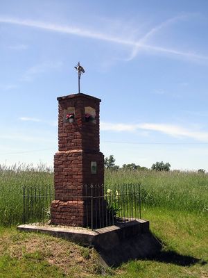 figurka przydrożna w Zakrzewie
gm. Mała Wieś.  Mieszkańcy wsi twierdzą, że pochodzi  z  XVII wieku
Słowa kluczowe: figurka Zakrzewo gm. Mała Wieś