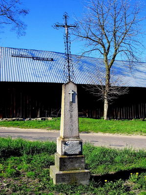 krzyż ufundowany przez Antoniego i Franciszkę Rogulskich  6.IX.1910r.
Bodzanów
