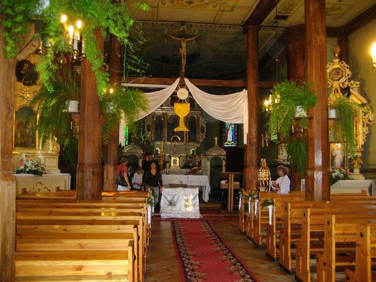 Wnętrze drewnianego kościoła pw. Św. Marcina w Słupnie
