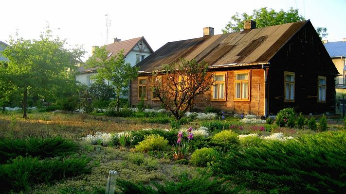 Dom drewniany z ogródkiem w Słupnie
