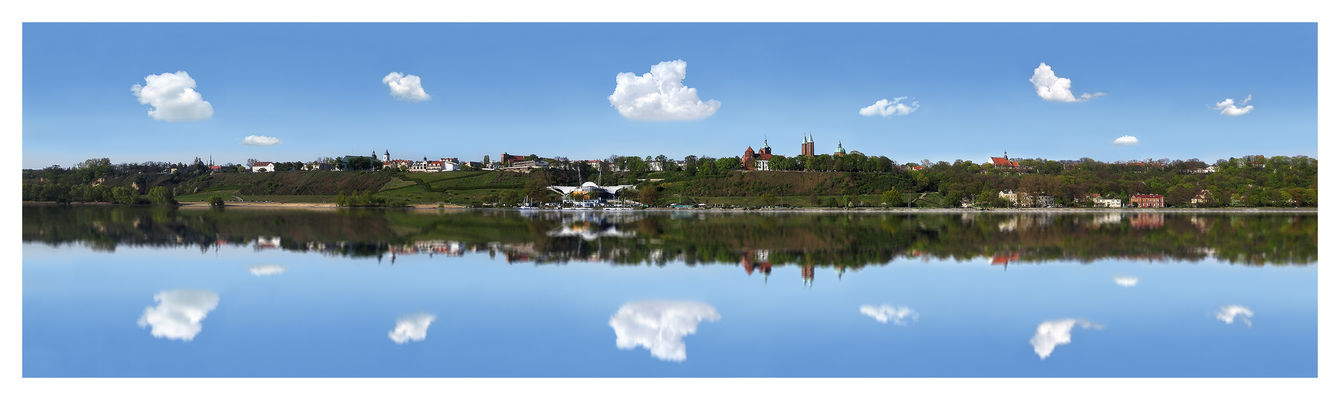Panorama Płocka
* * * *
Widok z lewego brzegu Wisły
Słowa kluczowe: Płockie panoramy