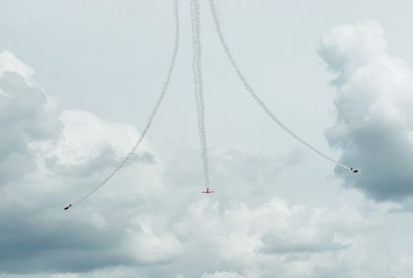 Atari :)
Występ grupy akrobacji lotniczej "Żelazny" na pikniku lotniczym (20.06.2009) 
Słowa kluczowe: Piknik lotniczy żelazny