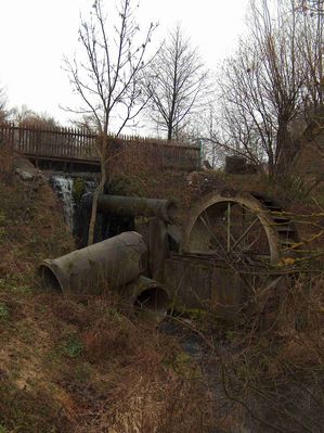 Jar Rosicy - Podolszyce Pd.
Niestety to już nie jest to co prawdziwe drewniane koło, ale.................
