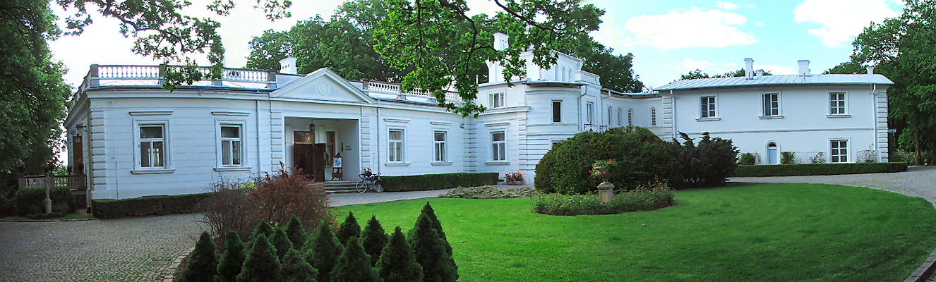 pałacyk w Srebrnej
panorama wykonana z połączenia 8 zdjęć
[color=red]Dzień Chemika 2006[/color]

