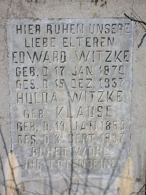 Tablica nagrobna na cmentarzu niemieckim w Białobrzegach
Słowa kluczowe: Cmentarz niemiecki