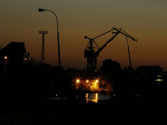 Żuraw - stocznia rzeczna
