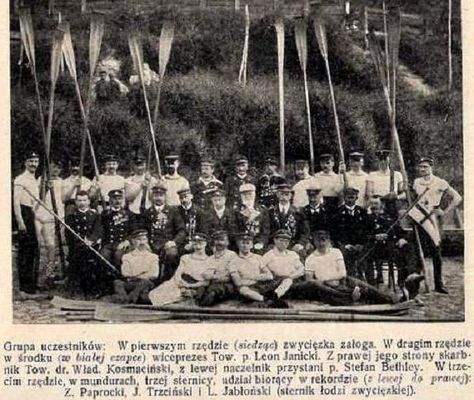 zdjęcie grupowe po zawodach wioślarskich w Płocku
1909r.
Słowa kluczowe: zdjęcie grupowe po zawodach wioślarskich w Płocku 1909r.