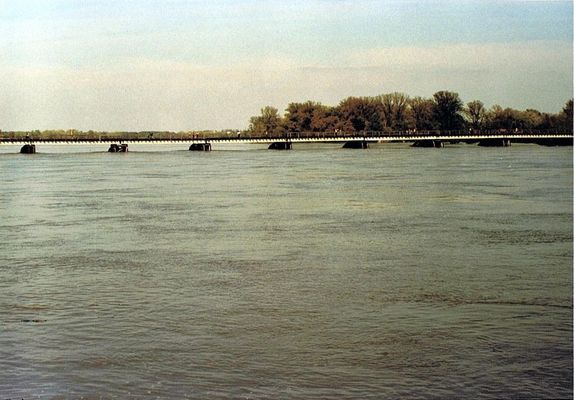 letnia wielka woda i najdłuższy most drewniany w Europie
na Wiśle w Wyszogrodzie w ostatnich latach XX wieku 
Słowa kluczowe: wielka woda most drewniany Wyszogród