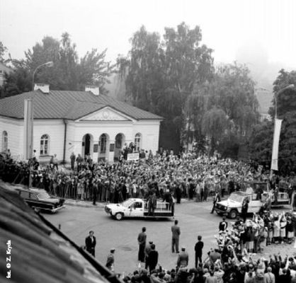 płocczanie żegnają Jana Pawła II 
IV pielgrzymka do ojczyzny, Płock 7-8.VI.1991r.
fot. Z. Kryda
Słowa kluczowe: papież w Płocku