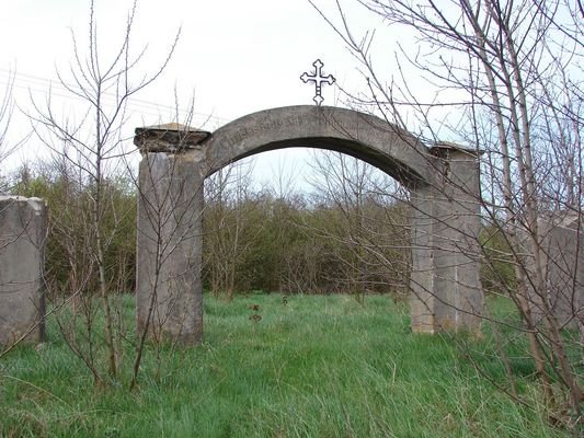 Samotna brama
brama wejściowa na cmentarz ewangelicki w miejscowości Zyck Polski k.Słubic
Słowa kluczowe: Zyck Polski