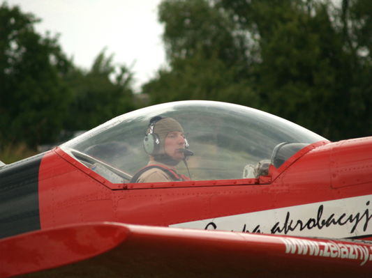 Piotr HABERLAND - koncentracja przed startem
2 Piknik Lotniczy w Płocku
Słowa kluczowe: piknik samolot pokaz