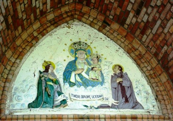 Kościół w Nowy Duninowie
Polichromia nad drzwiami wejściowymi
