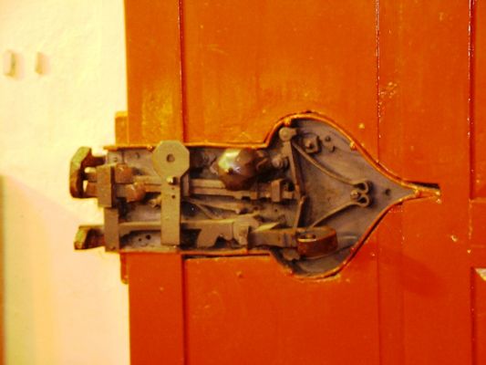 Zamek z kościoła w Siecieniu
Zamek od drzwi bocznych z kościoła parafialnego z 1611 roku.
( przepraszam za ostrość ale miałem chwilę na fotkę przy bardzo słabym świetle)
