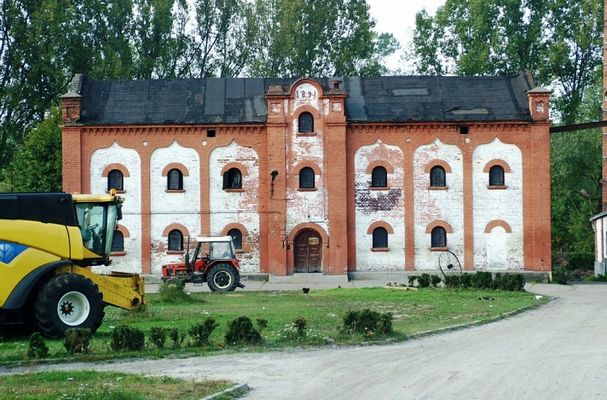 Spichlerz - Majątek Srebrna
Spichlerz z końca XIX wieku wchodzący w skład majątku Srebrna (na rzece Wierzbica).
