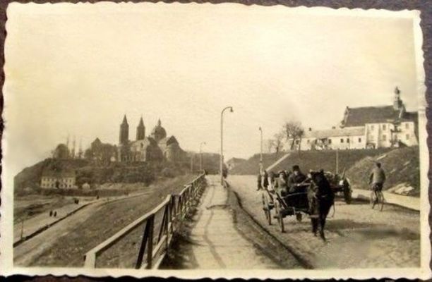 powrót z targu
ul. Mostowa 
Słowa kluczowe: ul. Mostowa 1939-1945 